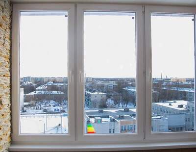 Замена обычного стекла на энергосберегающее в трёхстворчатом окне